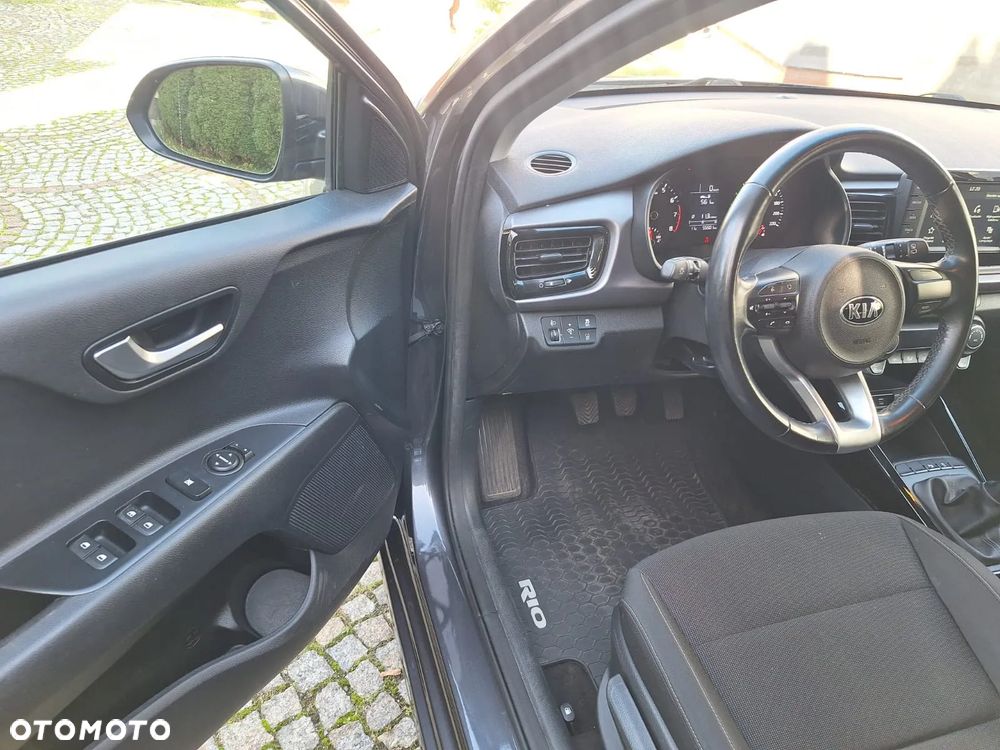 Kia Rio - 12