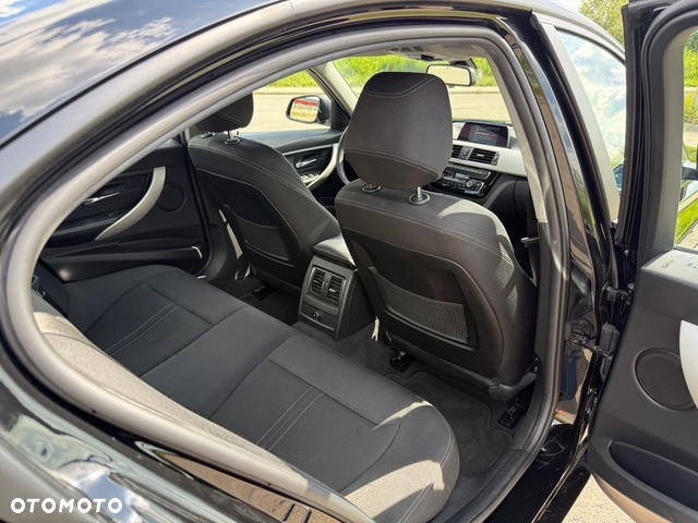 BMW Seria 3 318i - 12