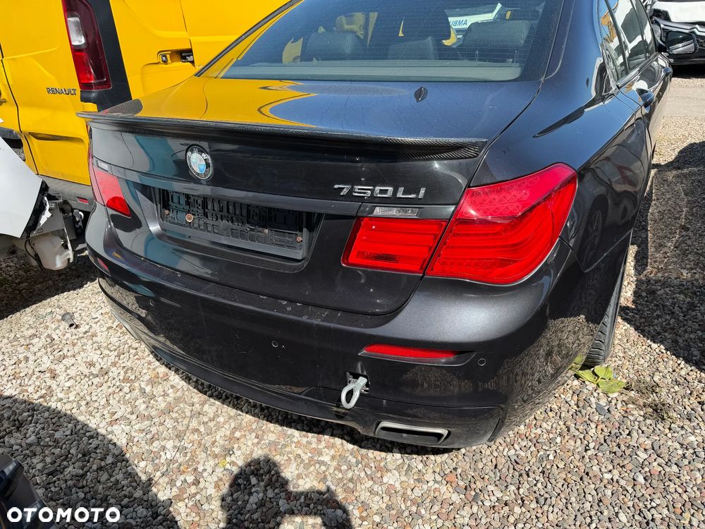 BMW 750iL  F01 F02 tył kompletny - 1