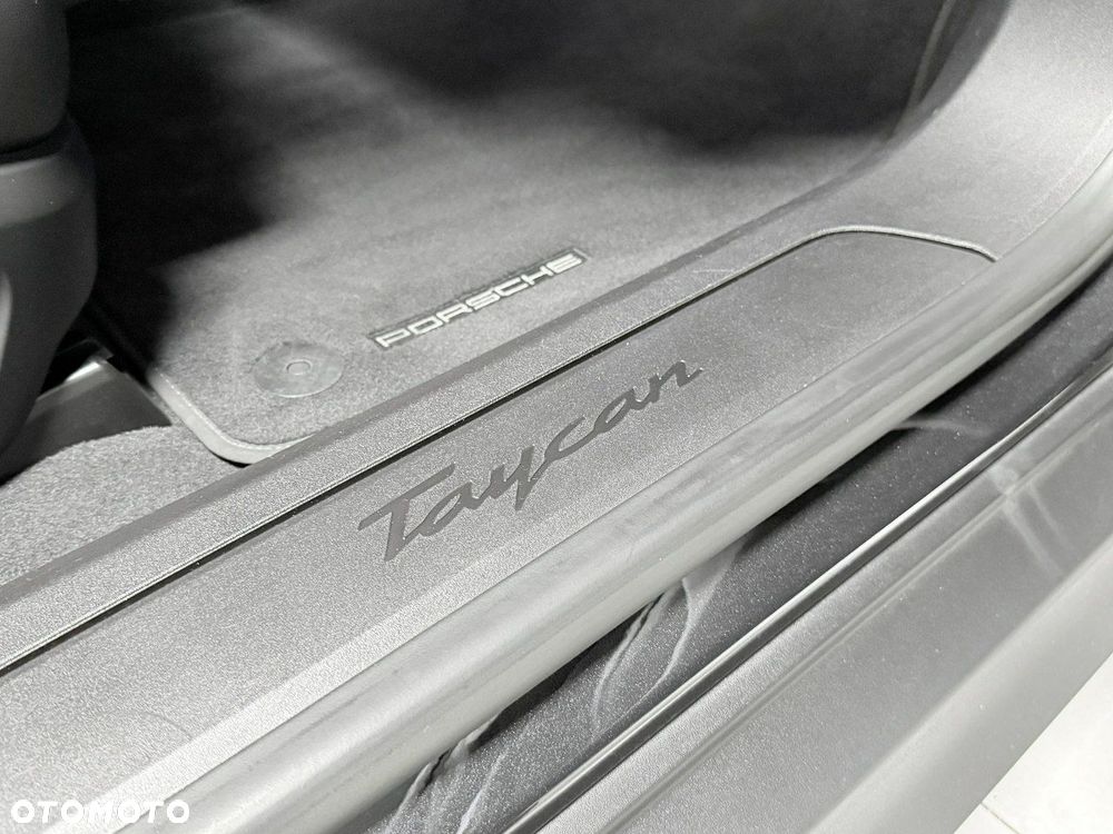 Porsche Taycan Sport Turismo Performance Plus - 17