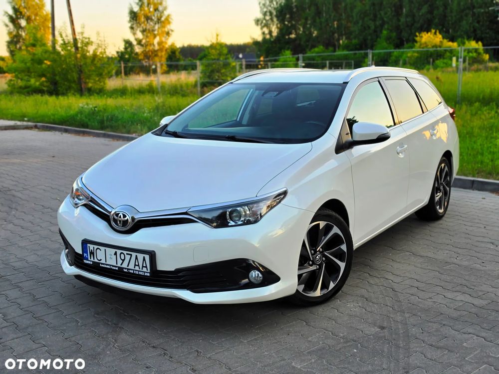 Toyota Auris 1.6 D-4D Premium - 1