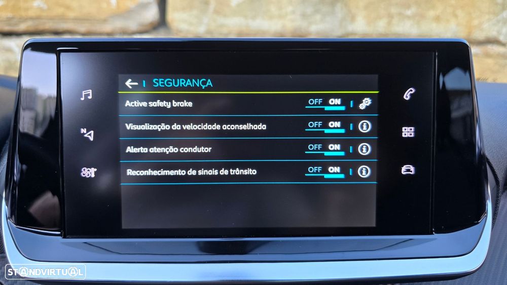 Peugeot e-208 Allure Pack - 27