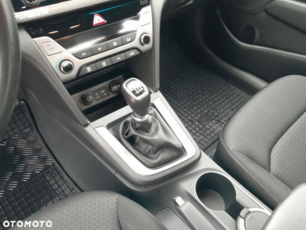 Hyundai Elantra 1.6 Comfort - 15