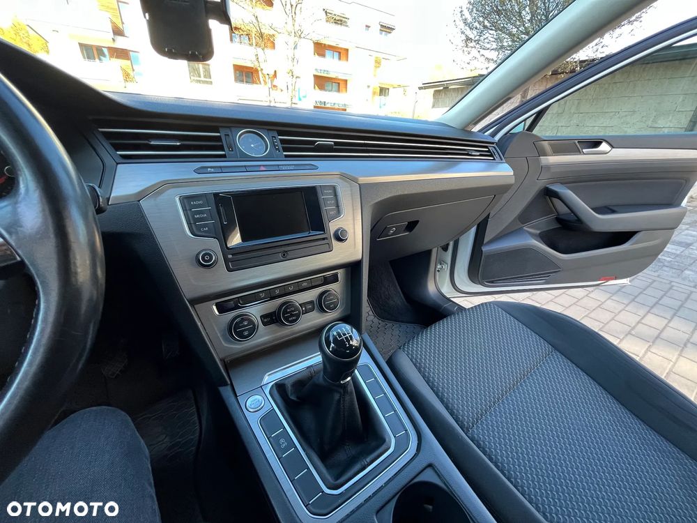 Volkswagen Passat 1.4 TSI BMT Trendline - 12