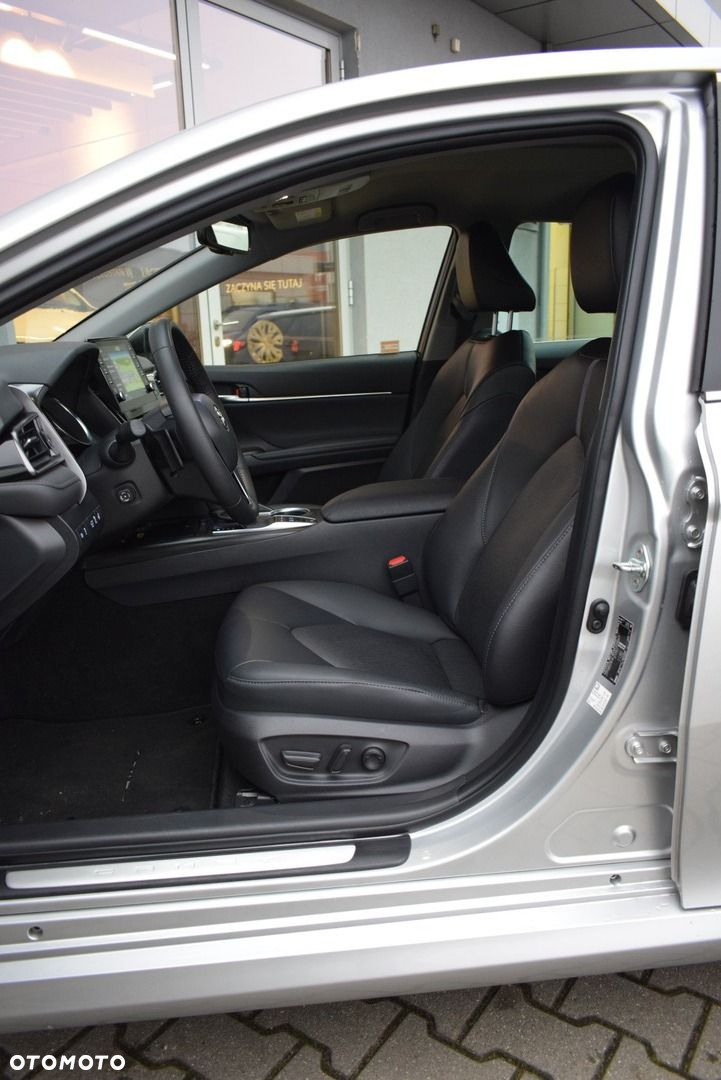Toyota Camry - 16