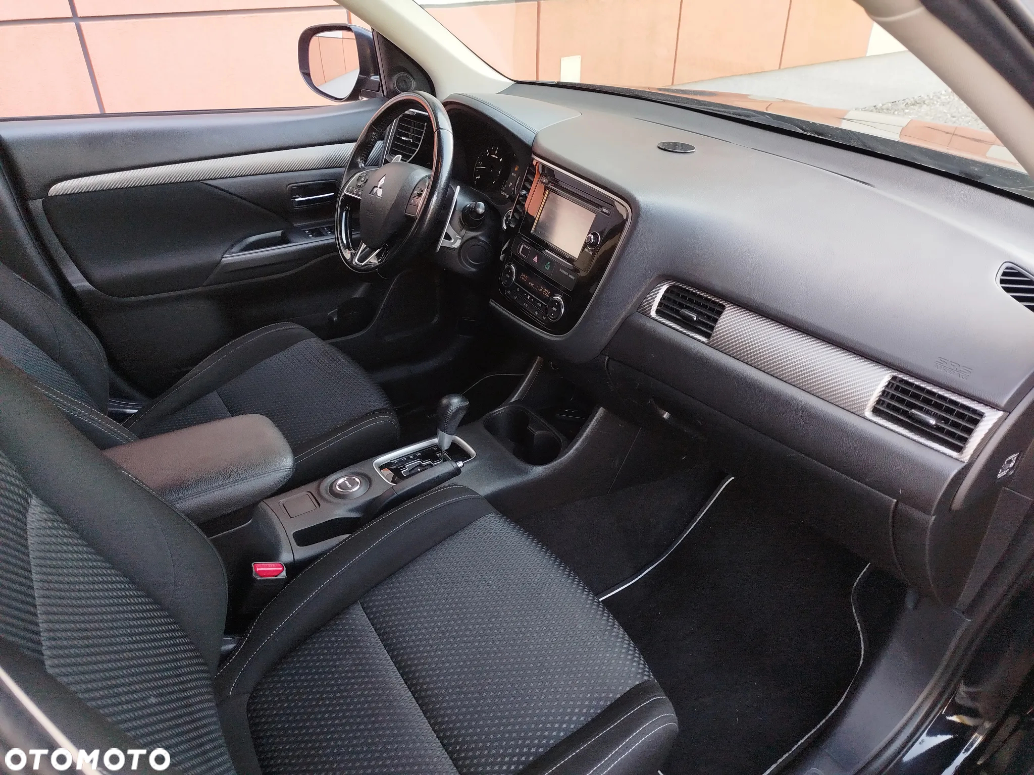 Mitsubishi Outlander 2.2 DID Intense + - 9