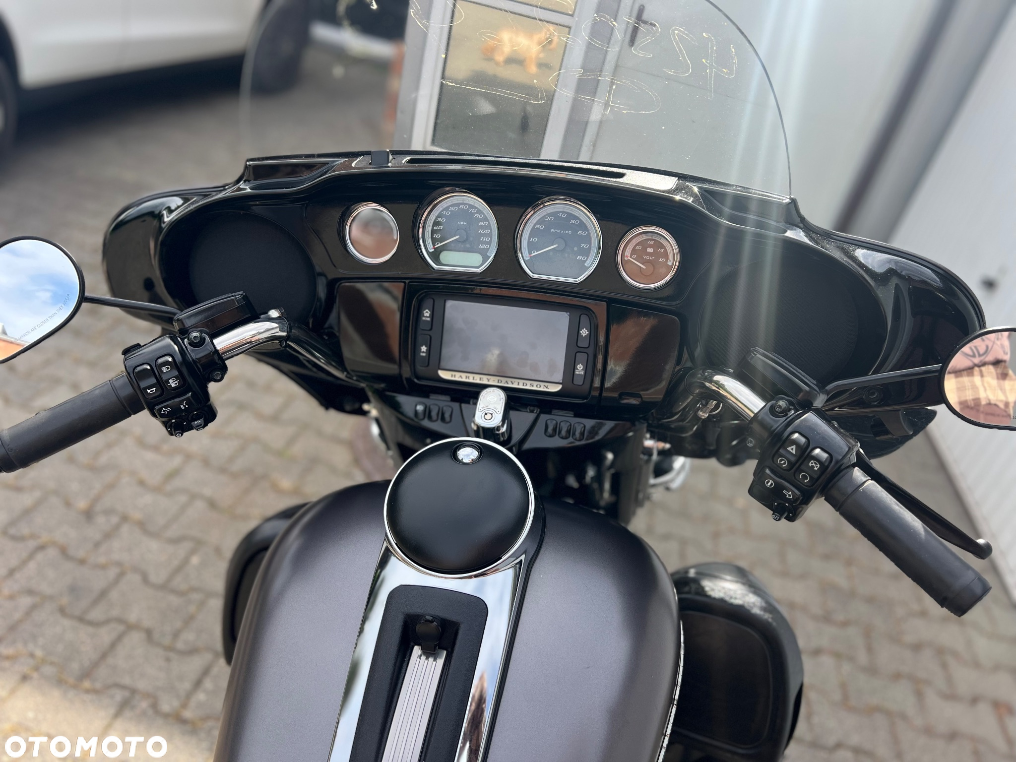 Harley-Davidson FLH Electra Glide - 10