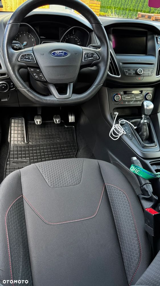 Ford Focus 1.5 EcoBoost ST-Line - 6