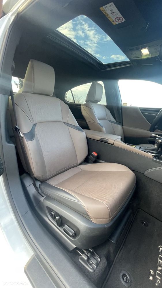 Lexus ES 300h Business Edition - 10