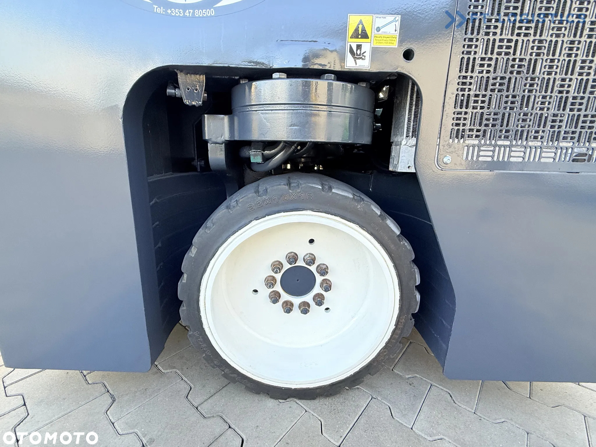 Combilift C2500CB / TRIPLEX / 5500MM / WOLNY SKOK / DIESEL / JEDYNIE 3768MTH / POZYCJONER / PRZESUW BOCZNY / NOWE OPONY / JAK NOWY / Szeroka oferta wózków czterokierunkowych i bocznych, dopasowanych do różnorodnych potrzeb i zastosowań. - 41