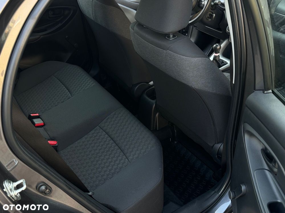 Toyota Yaris 1.5 Comfort - 35
