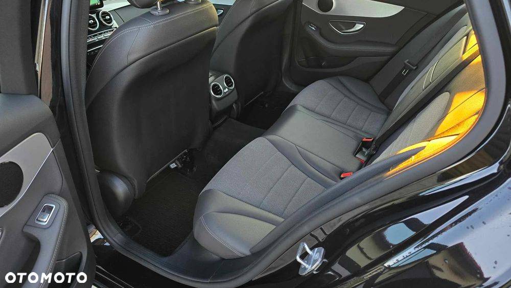 Mercedes-Benz Klasa C 220 d 4Matic T 9G-TRONIC Avantgarde - 28