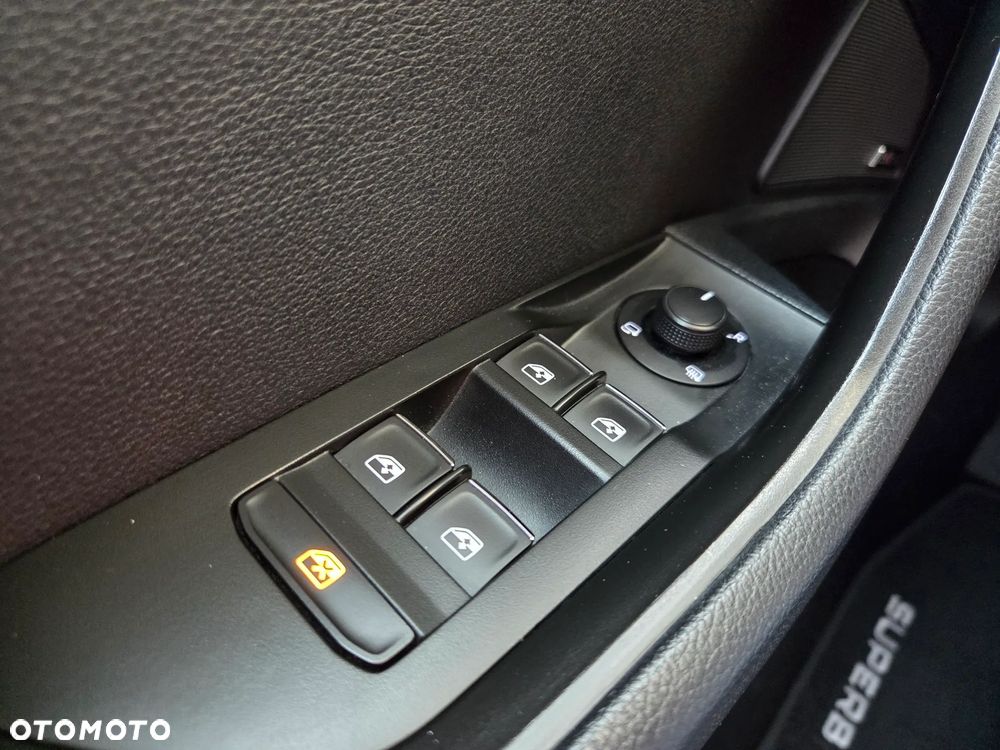 Skoda Superb 2.0 TDI DSG Premium Edition - 33