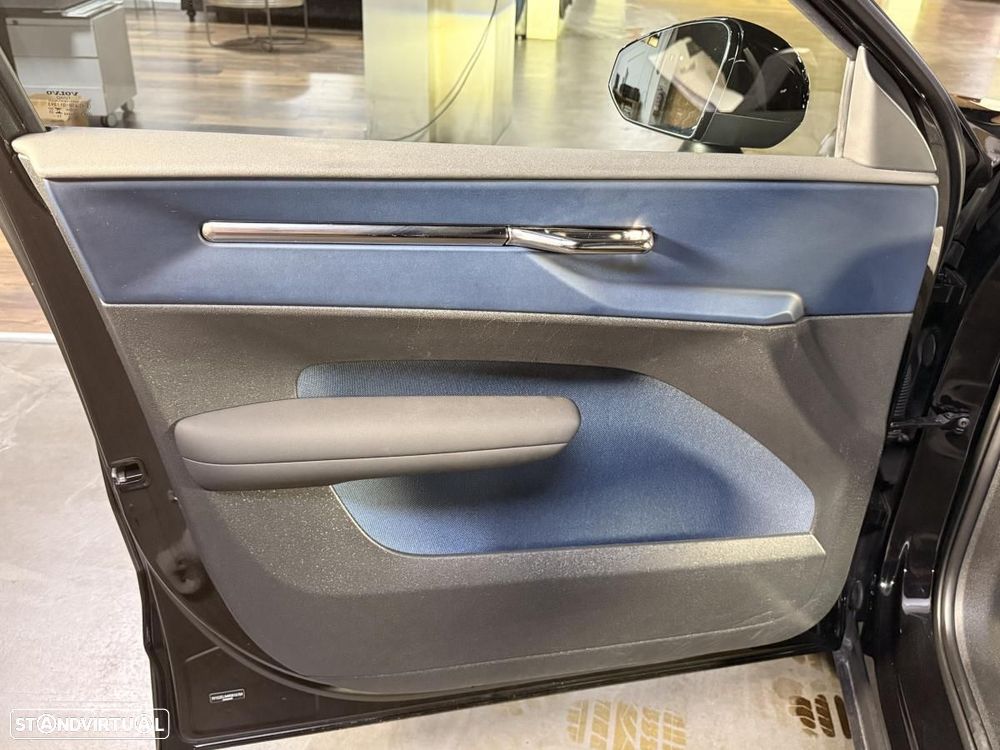 Volvo EX30 Single Motor Extended Range RWD Ultra - 44