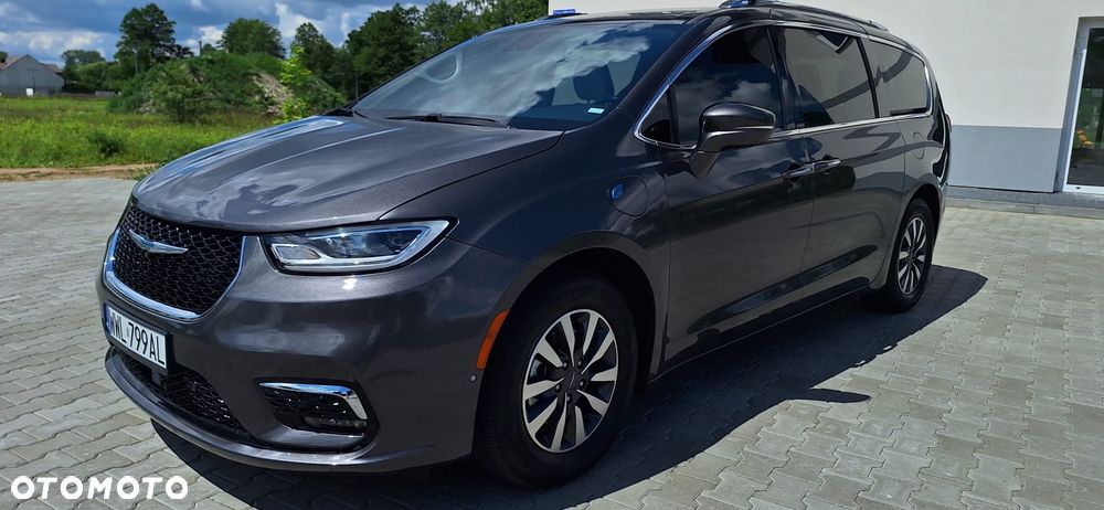 Chrysler Pacifica - 17