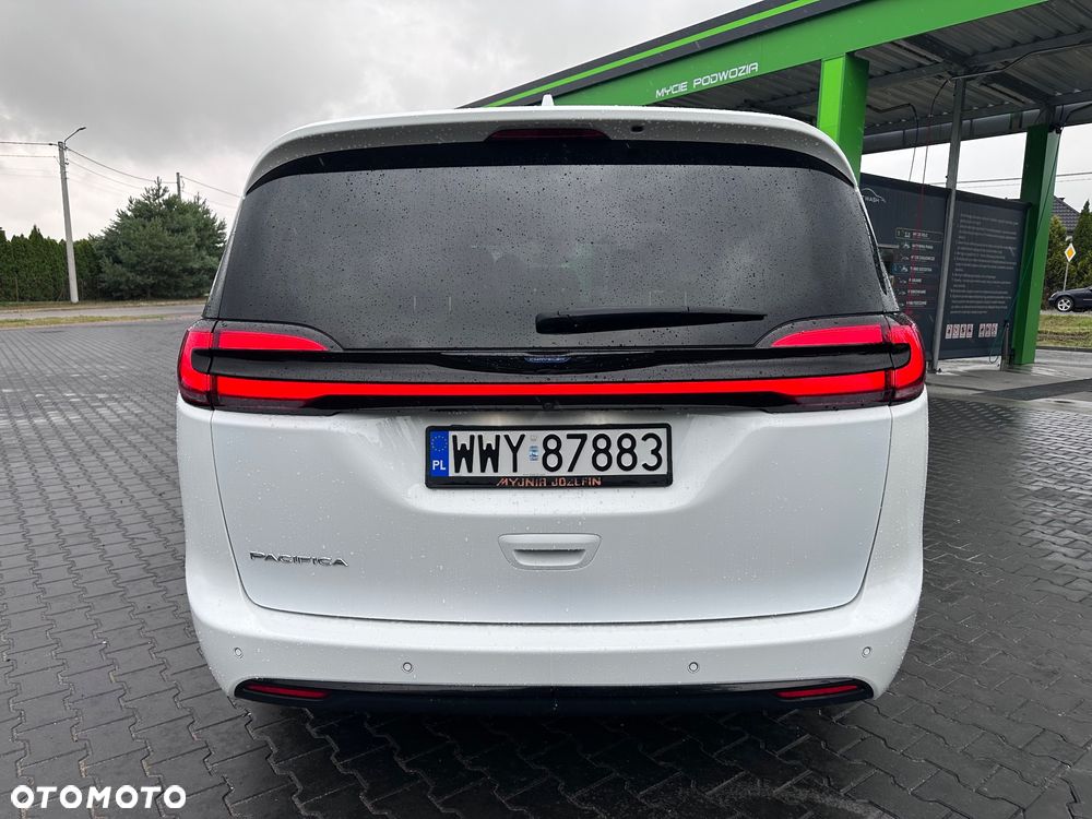 Chrysler Pacifica - 18