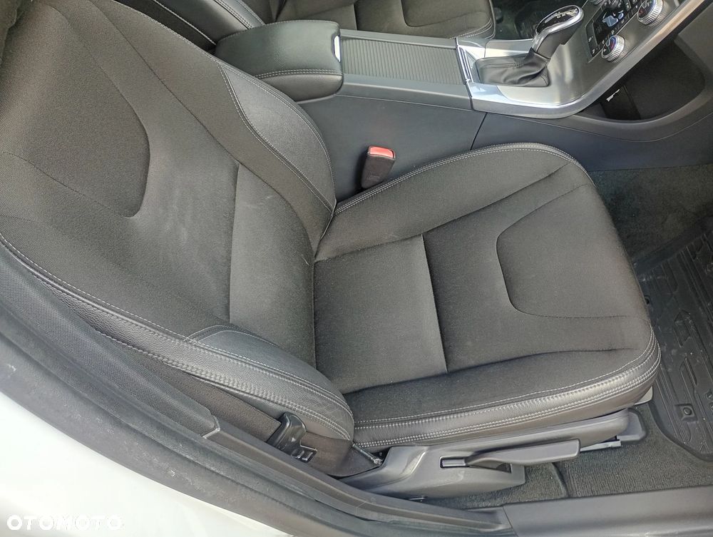 Volvo S60 D3 Geartronic Momentum - 34