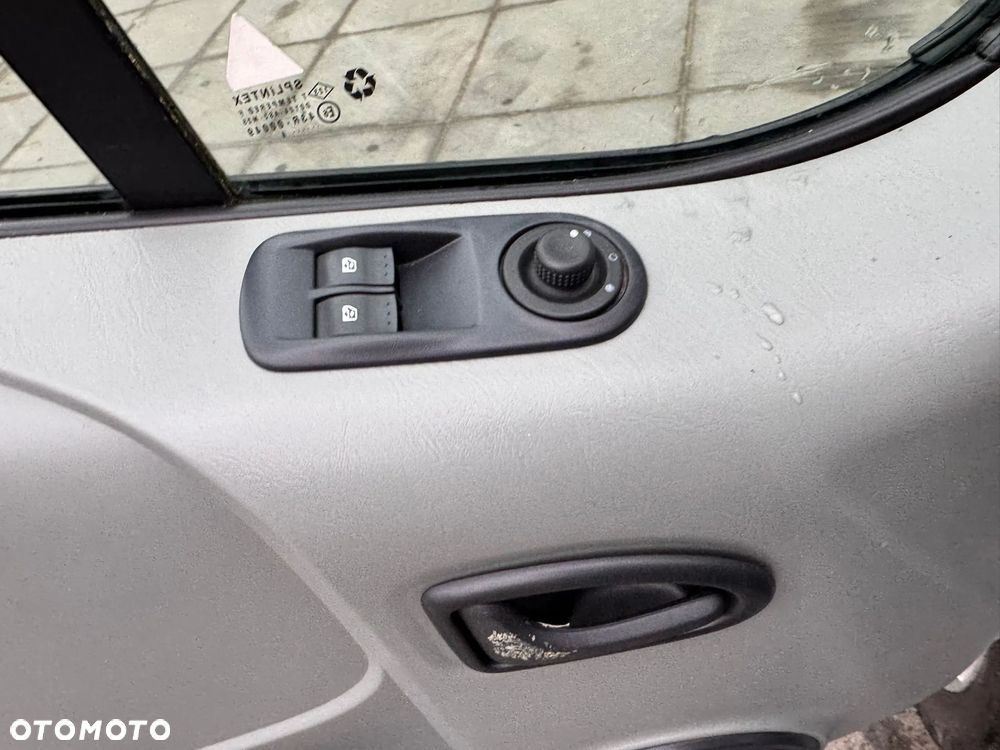 Opel VIVARO BRYGADÓWKA 6 MIEJSC KLIMATYZACJA - 13