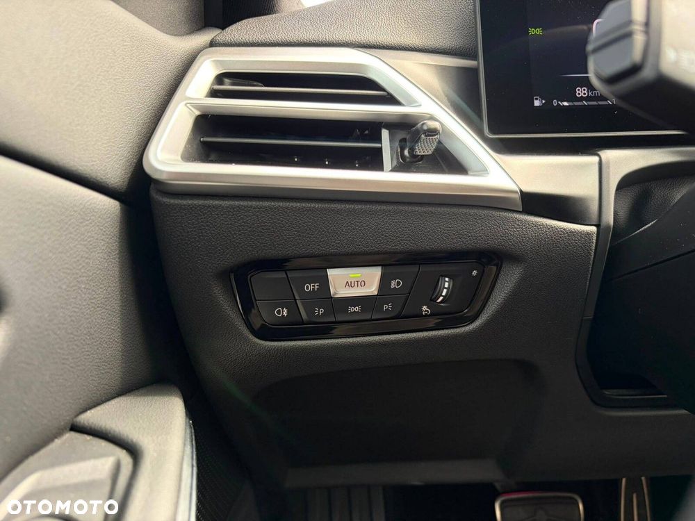 BMW Seria 3 318i M Sport - 23