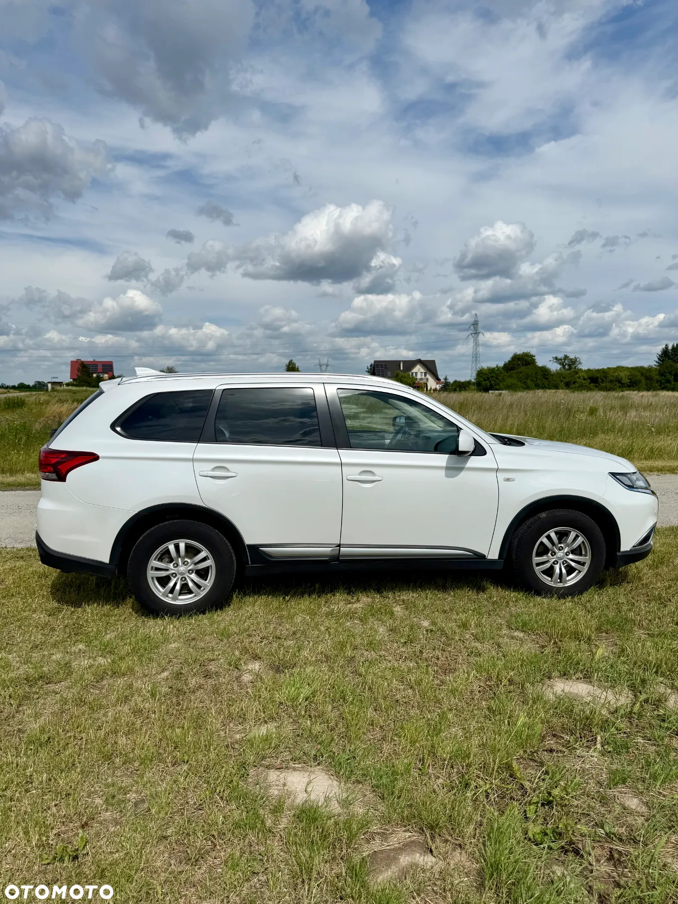 Mitsubishi Outlander 2.0 Invite + 2WD - 4