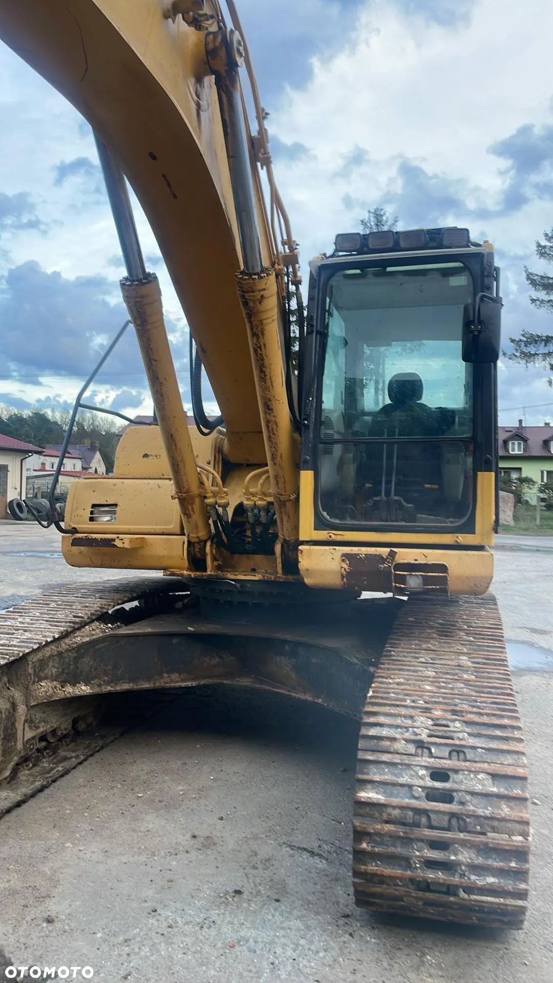Komatsu 240NLC-8 - 2