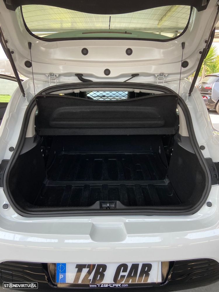 Renault Clio - 32