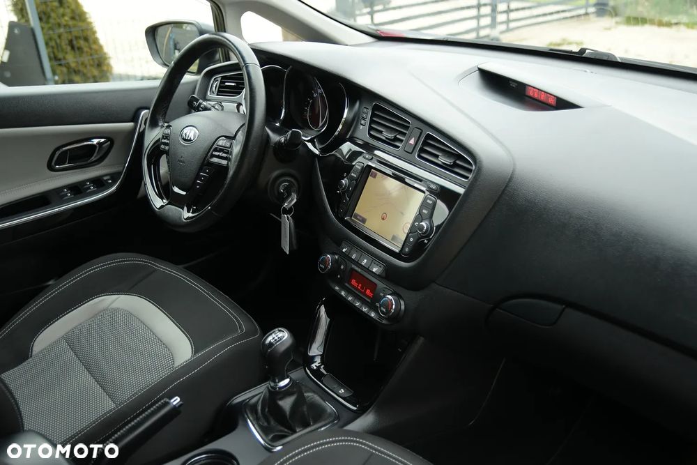 Kia Ceed 1.6 CRDi 136 ISG Dream Team Edition - 20
