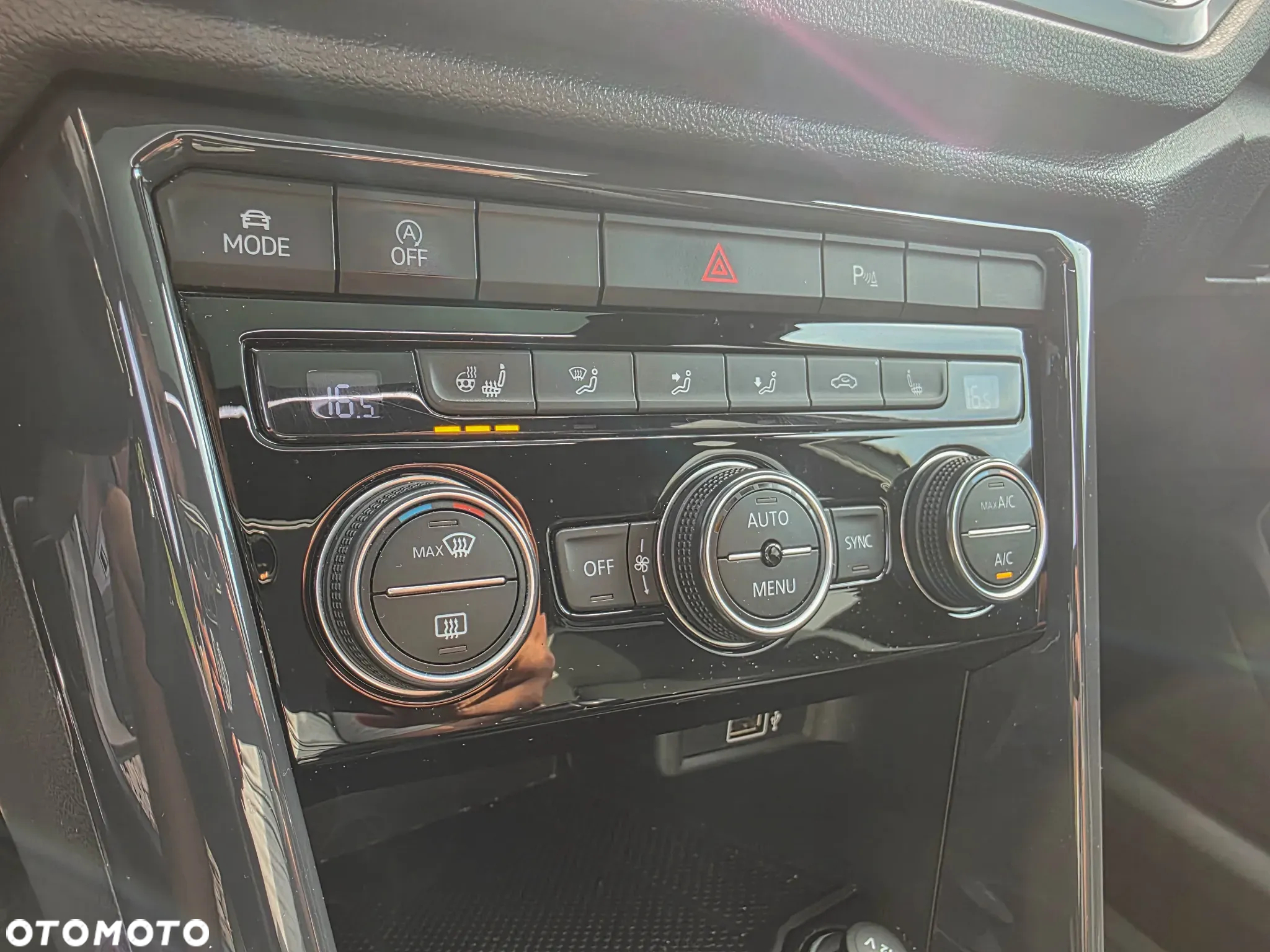 Volkswagen T-Roc 2.0 TDI SCR DPF Premium - 34