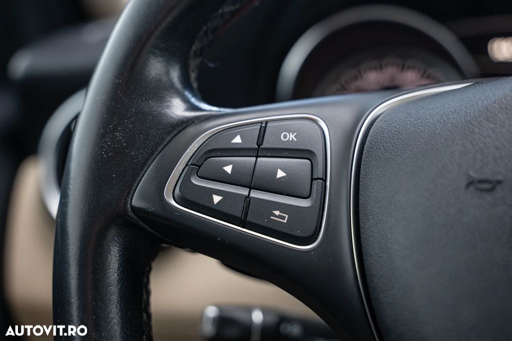 Mercedes-Benz A 220 4Matic 7G-DCT - 19