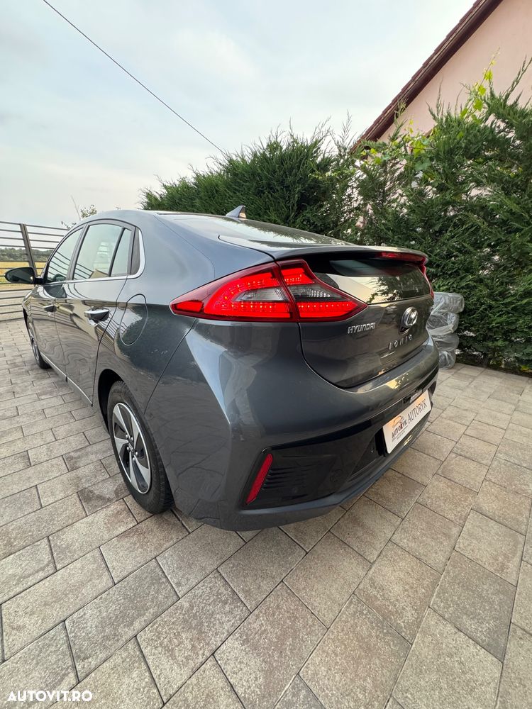 Hyundai IONIQ - 8