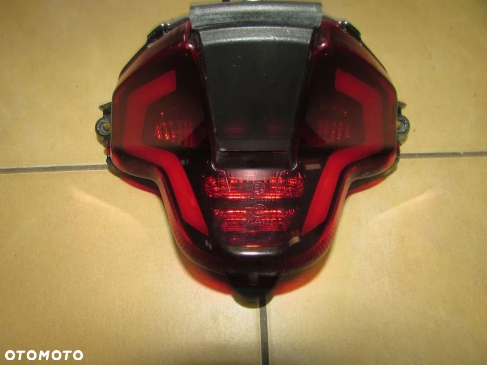 VOGE 300DS lampa tył - 1