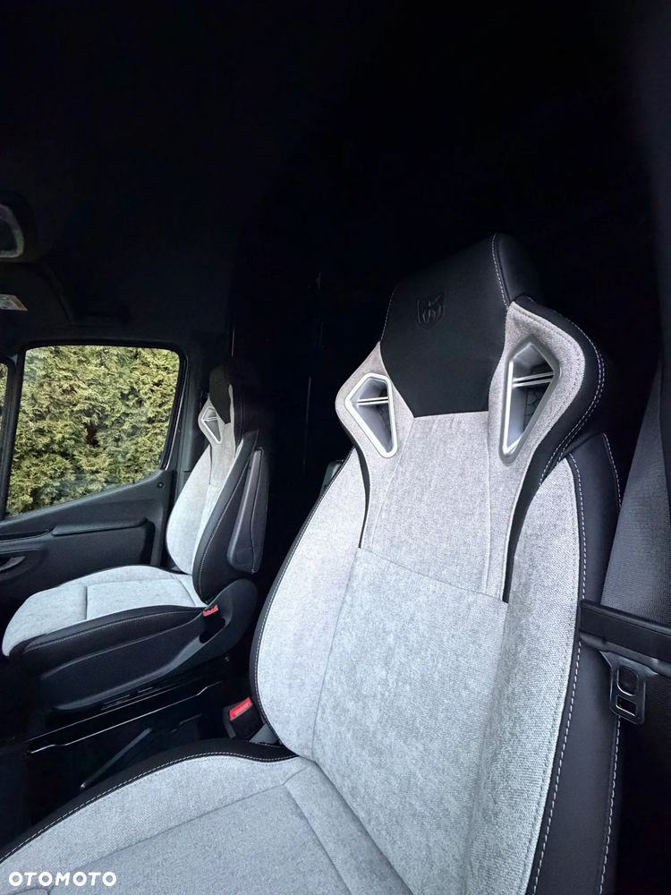 Mercedes-Benz Sprinter - 23