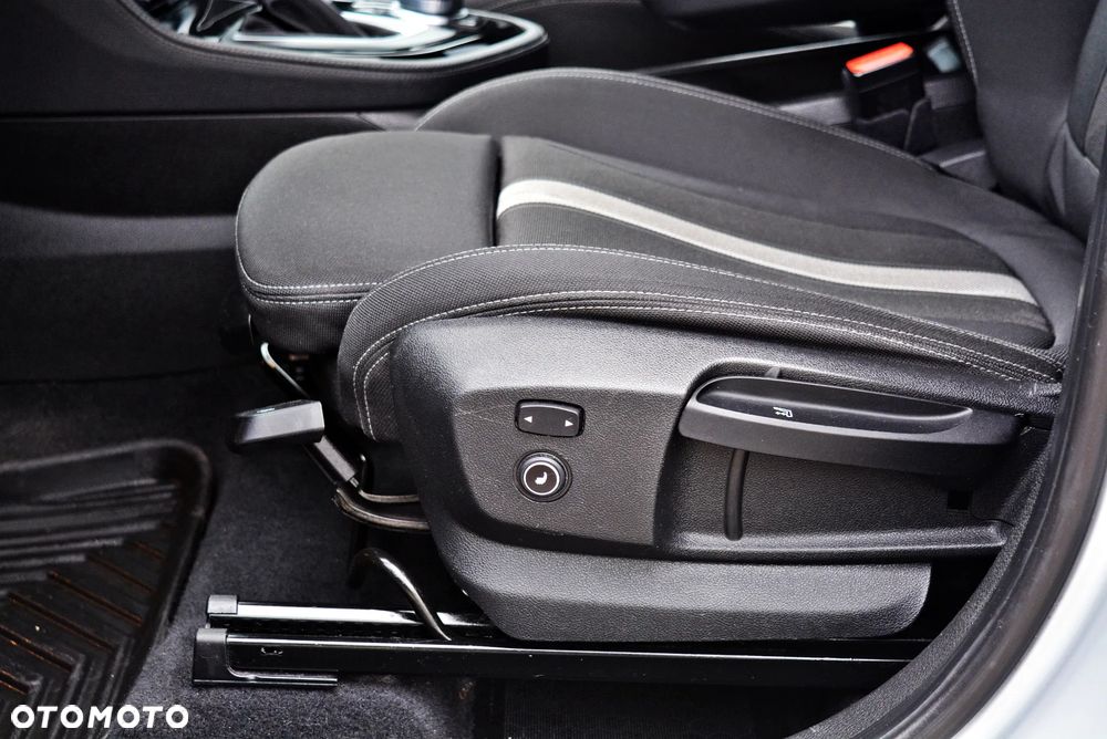 BMW Seria 2 216d Active Tourer Sport Line - 13