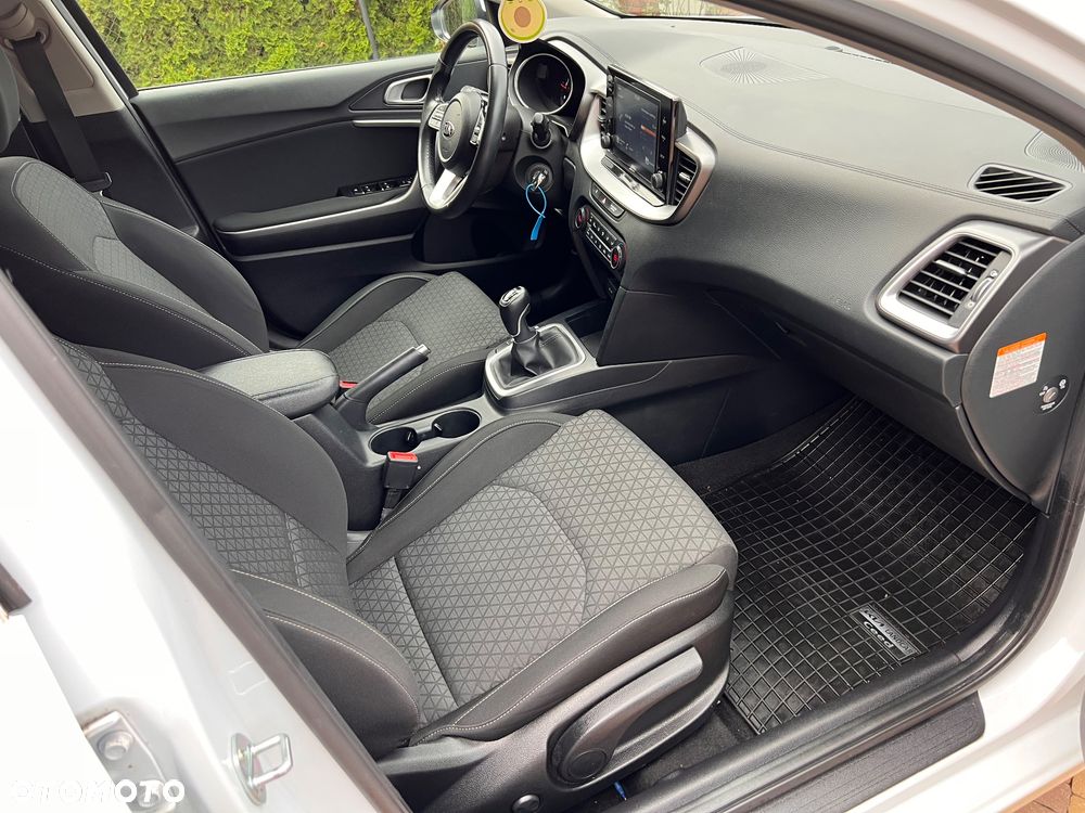 Kia Ceed 1.6 CRDi SCR M - 8