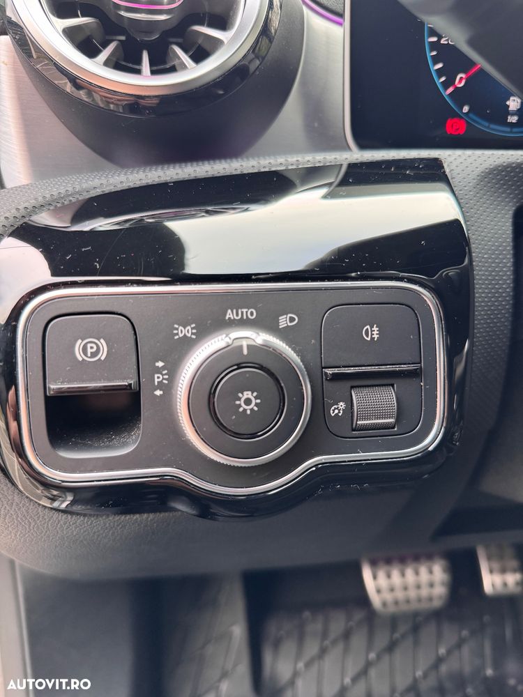 Mercedes-Benz CLA 180 7G-DCT AMG Line - 19