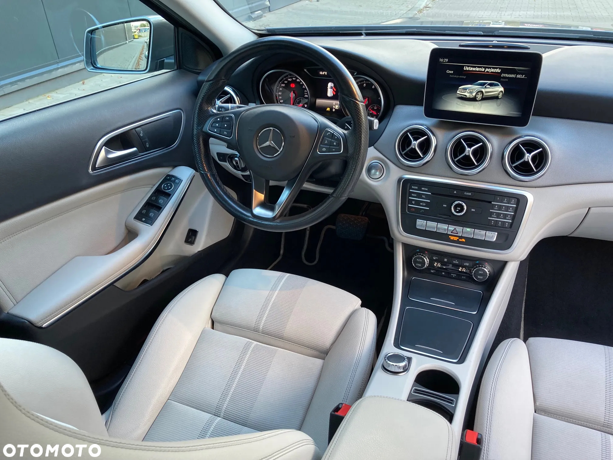 Mercedes-Benz GLA 200 7G-DCT AMG Line - 26