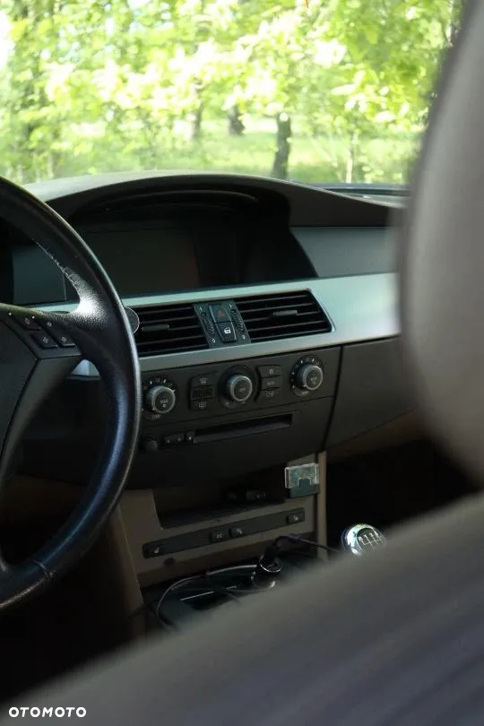 BMW Seria 5 520i - 36
