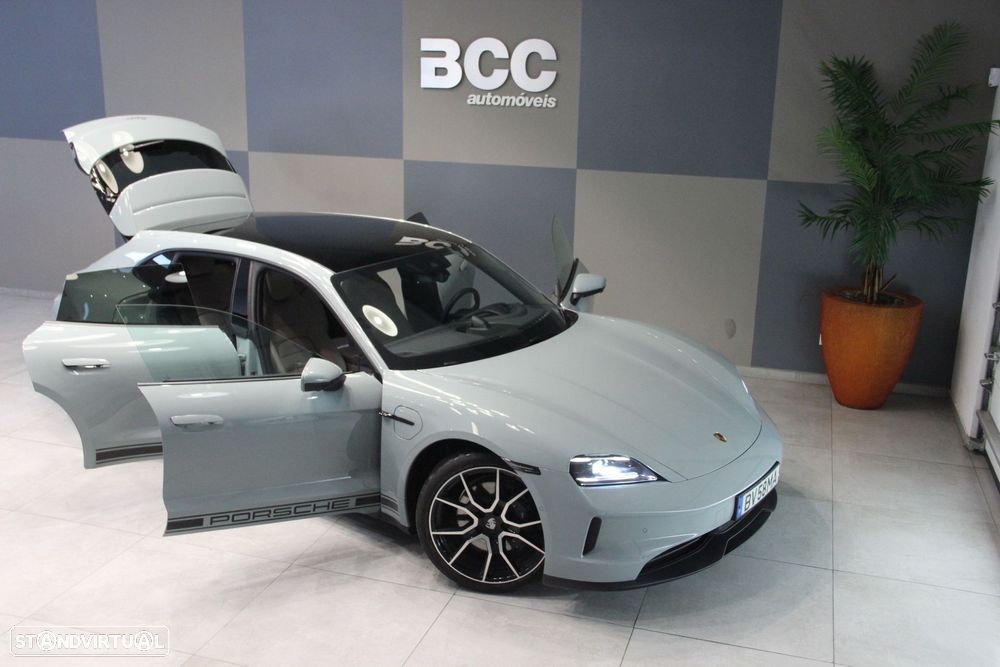 Porsche Taycan Sport Turismo - 36