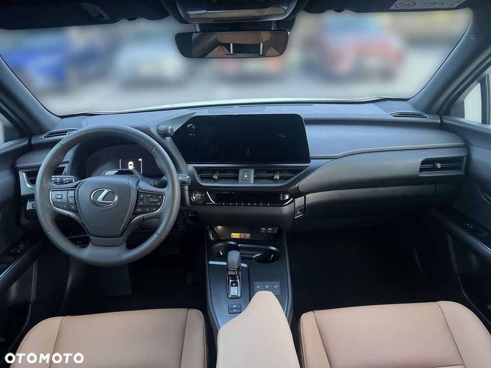 Lexus UX 300h F Sport Design - 3