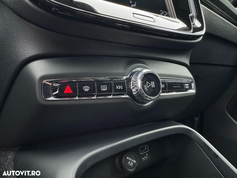 Volvo XC 40 B4 AT8 AWD Mild Hybrid R-Design - 16