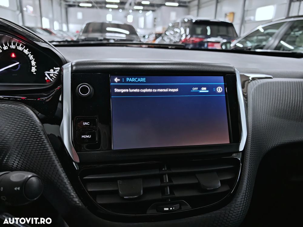 Peugeot 2008 PureTech 130 Stop&Start EAT6 Signature - 12