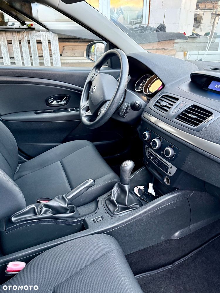 Renault Megane dCi 90 FAP Paris - 6