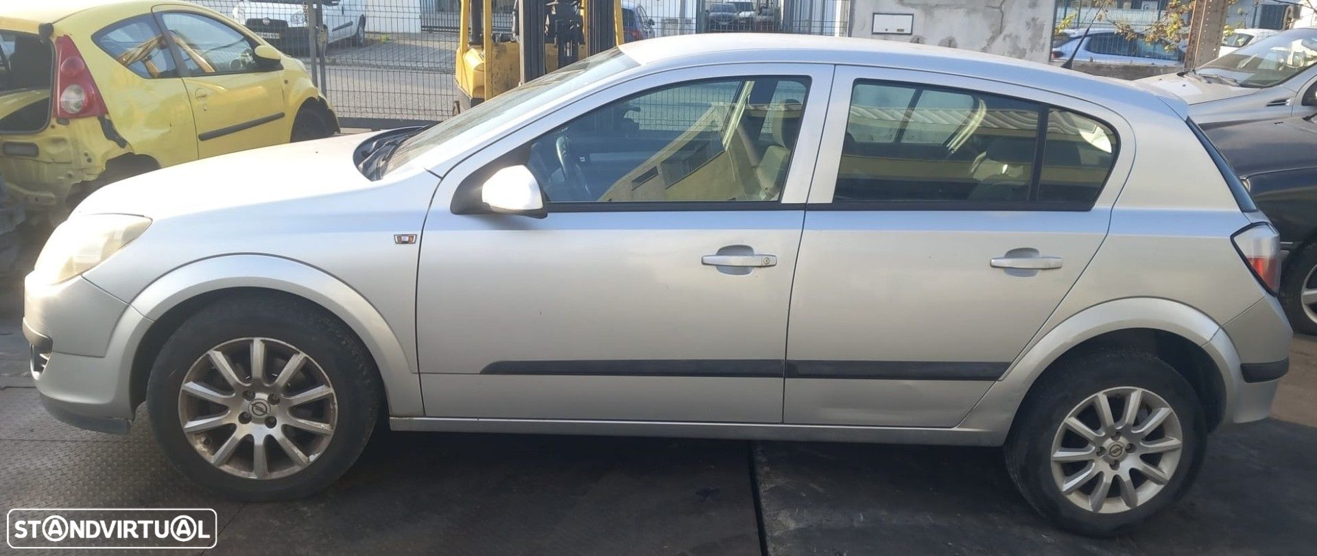 Opel Astra H 1.4i de 2005 disponível para peças MOTOR VENDIDO - 4