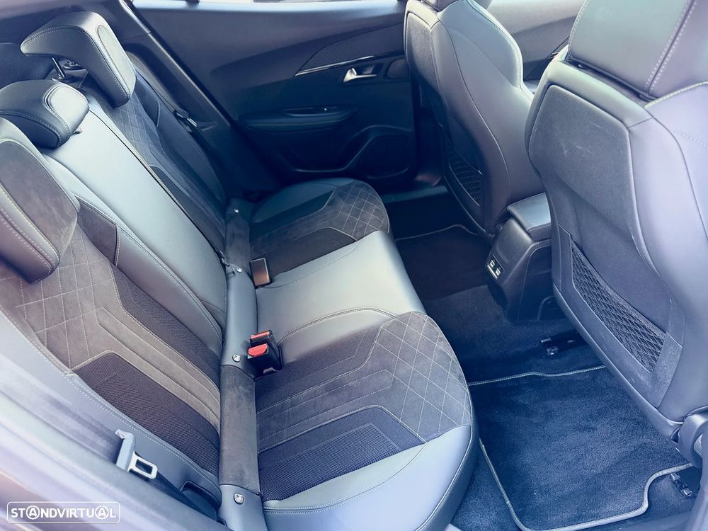 Peugeot 2008 1.2 PureTech GT EAT8 - 13