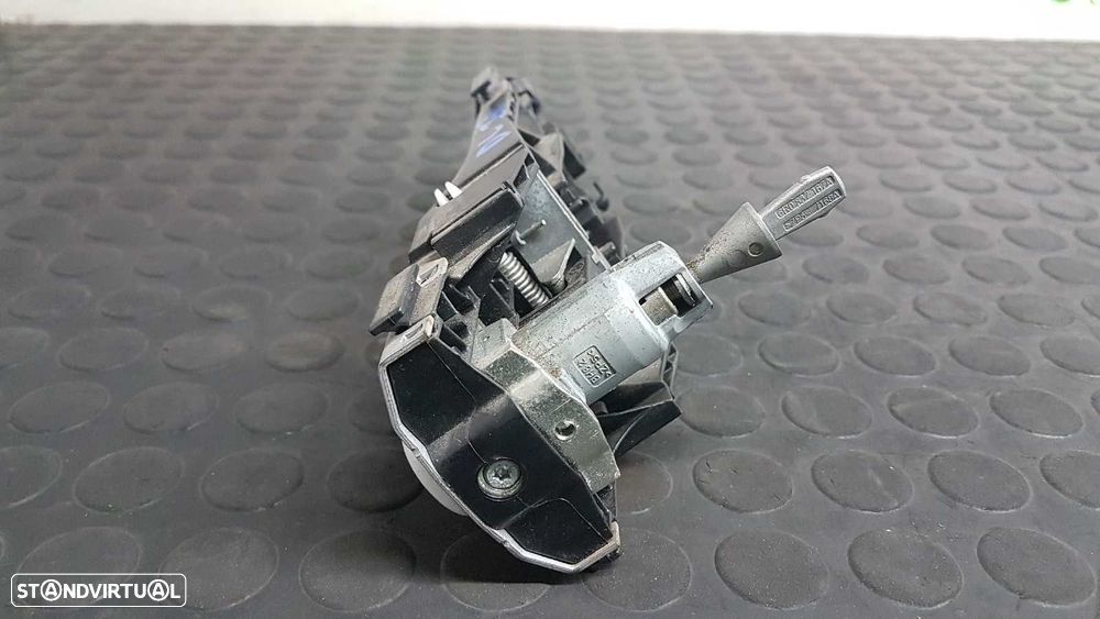 PUXADOR EXTERIOR FRENTE ESQUERDO VOLKSWAGEN POLO (6R1) ADVANCE - 6