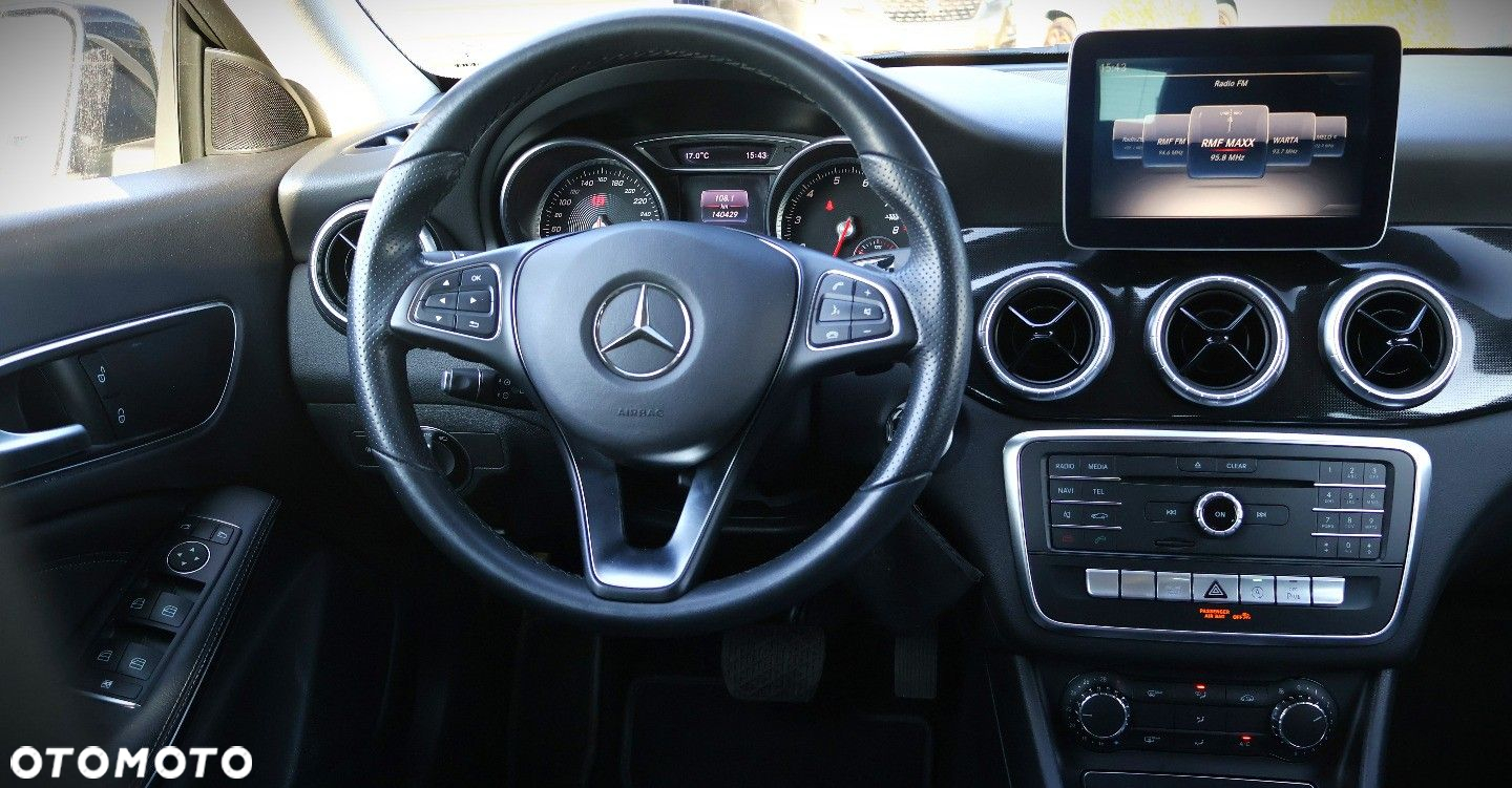 Mercedes-Benz CLA - 12
