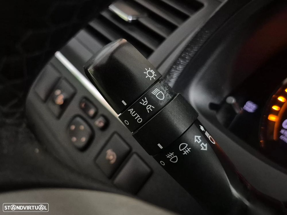 Toyota Avensis 2.0 D-4D Exclusive +Pele+GPS — fotografia 19