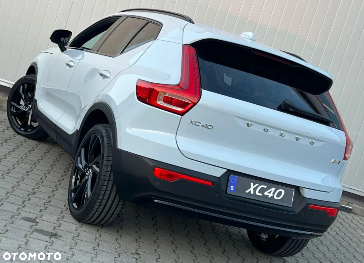 Volvo XC 40 B4 AWD Plus Dark - 12
