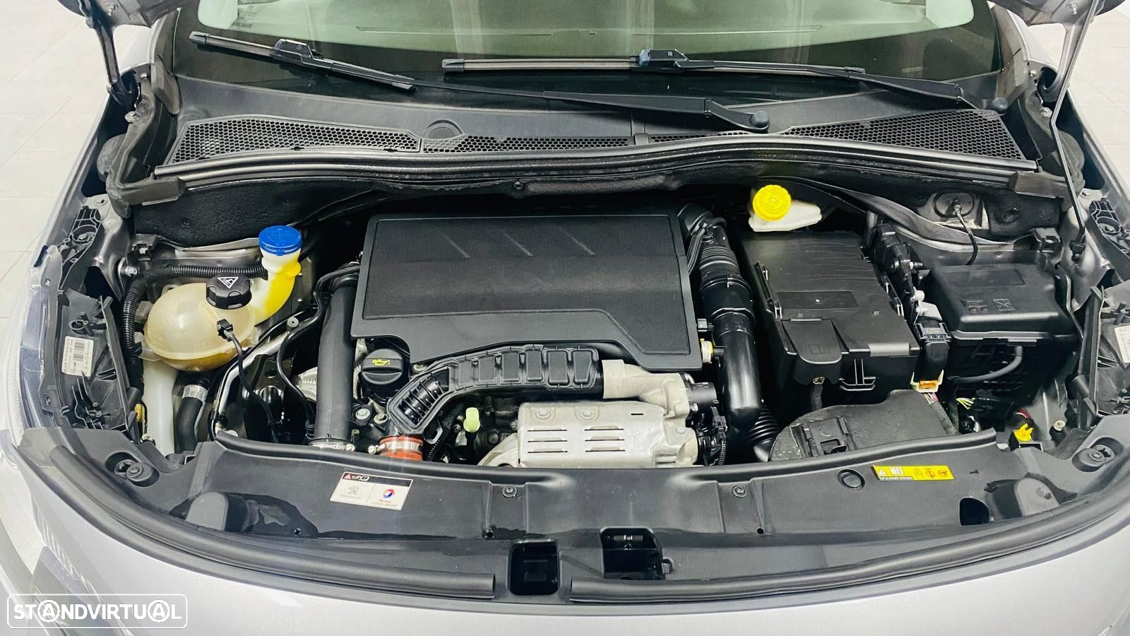 Peugeot 2008 1.2 PureTech Allure EAT6 - 10
