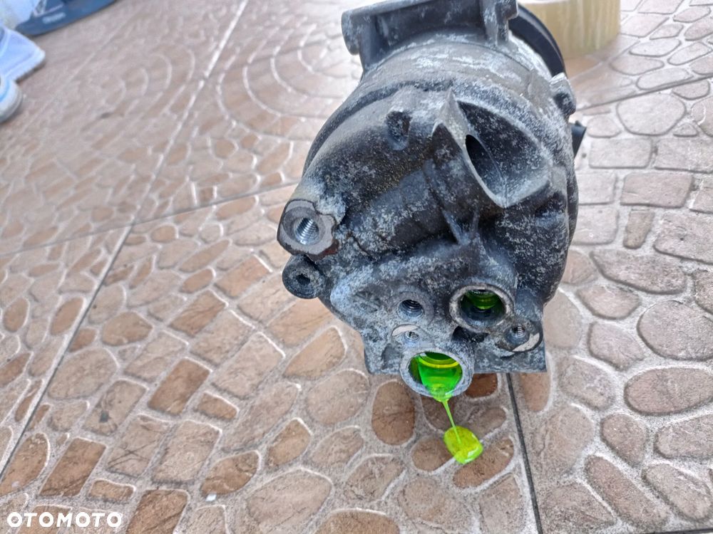 Renault kompresor klimatyzacji 8200940233 - 2